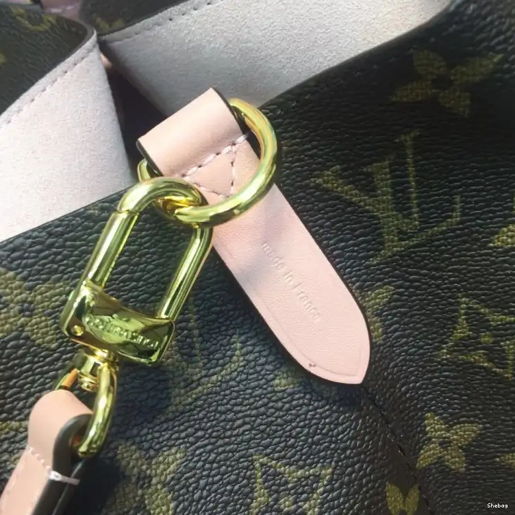 19B570402 Bags LV 0513